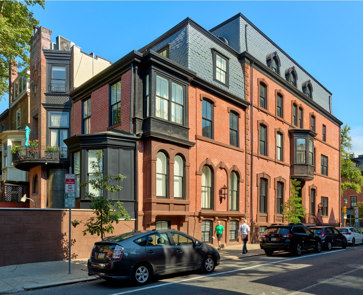 2000 Spruce Street exterior view with the cars parked and people moving around