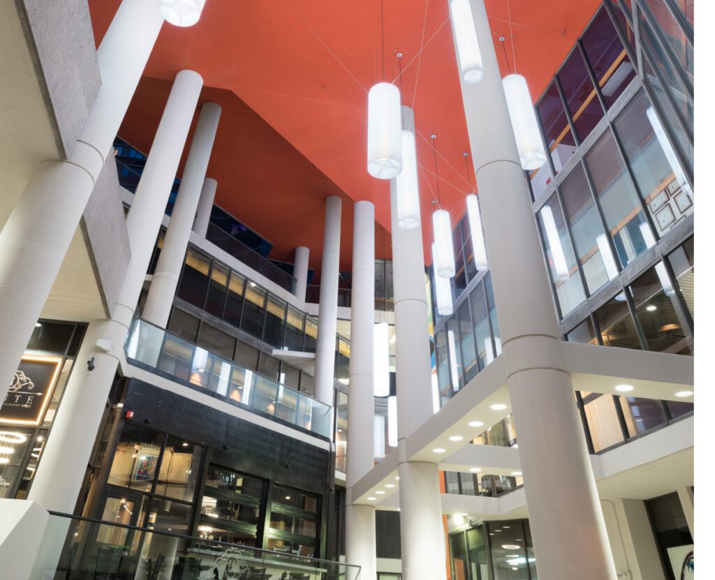 A high ceiling building with a lot of ceiling lights